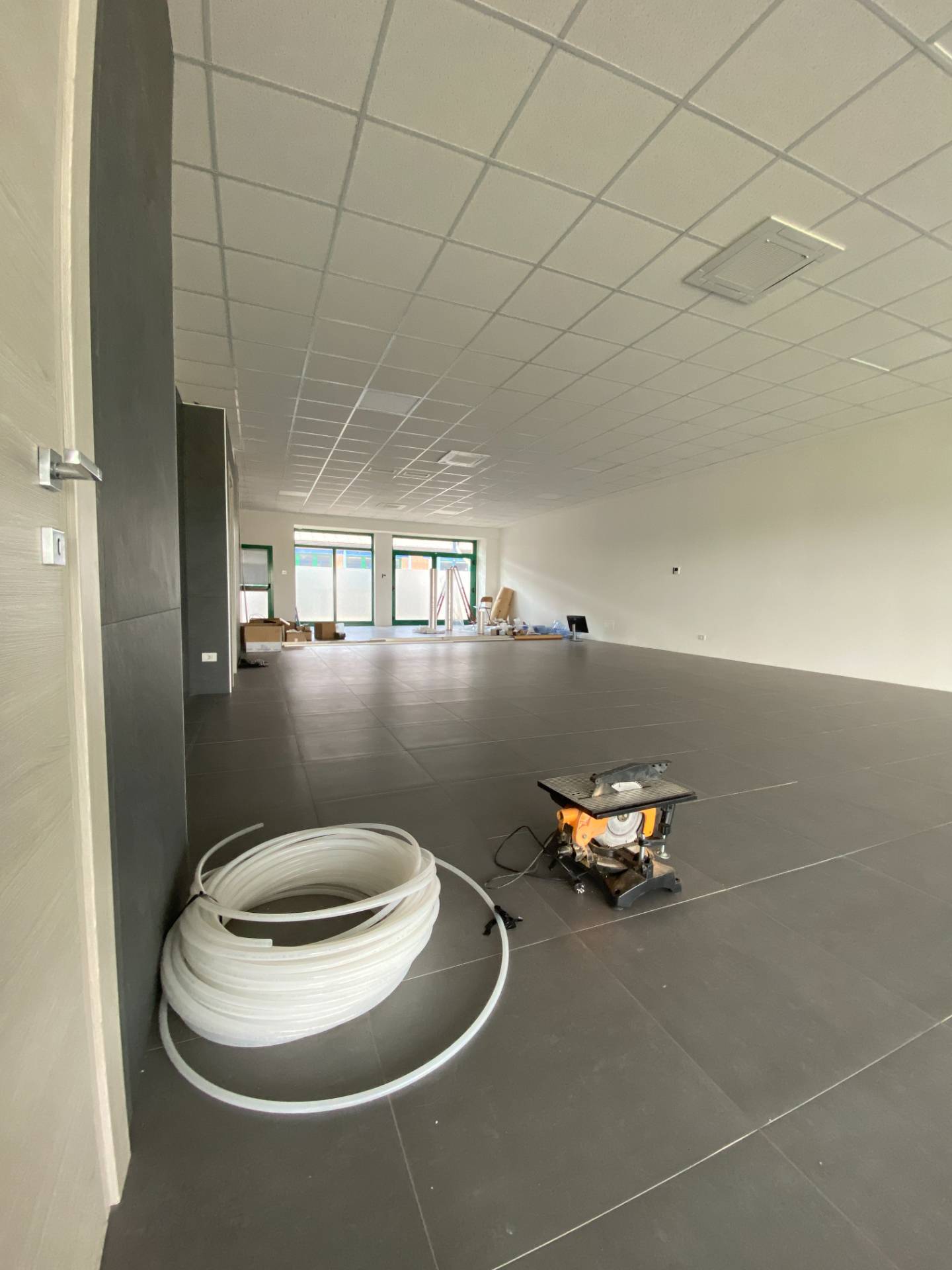 Locale commerciale in affitto a Novara