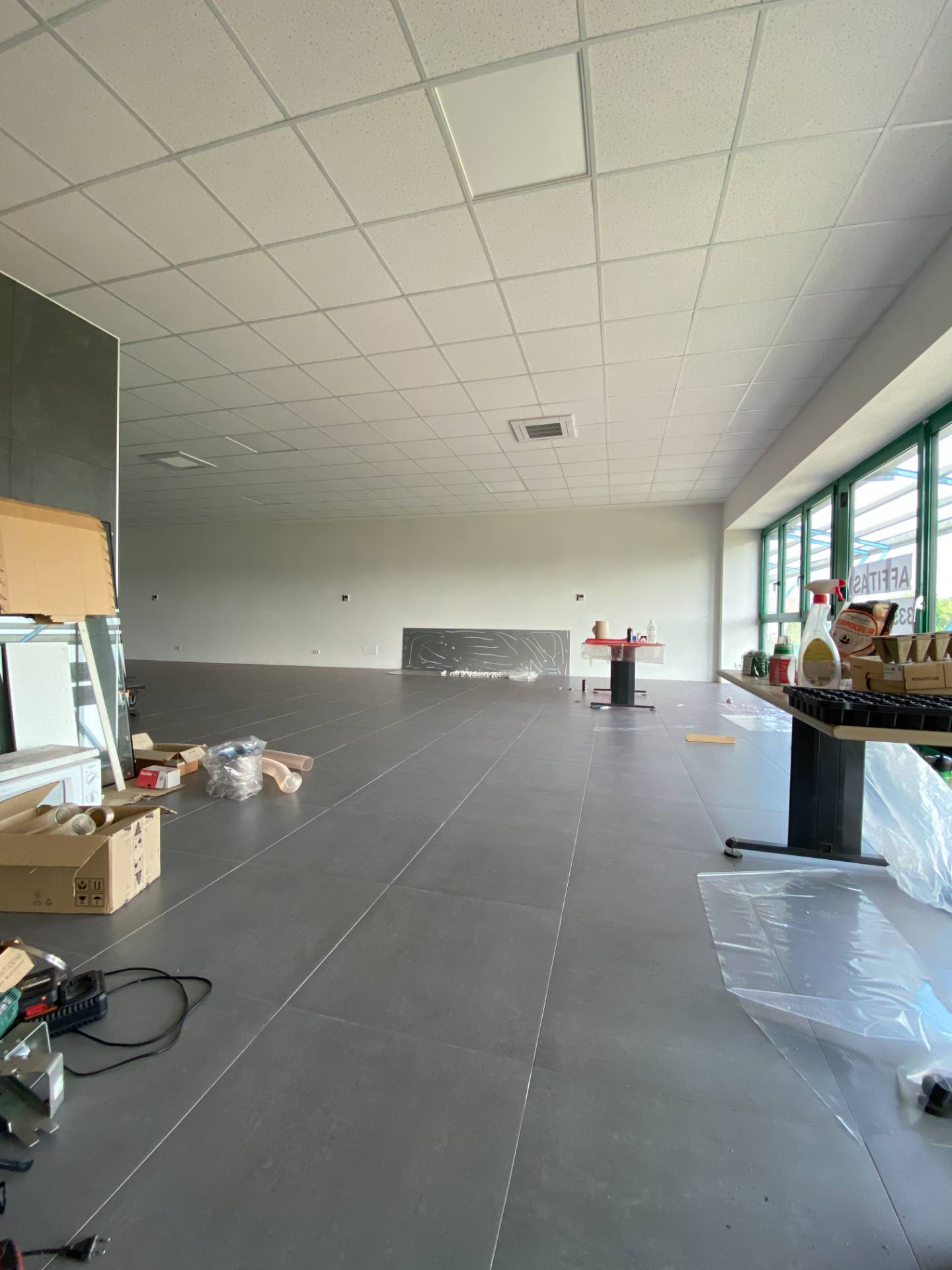 Locale commerciale in affitto a Novara