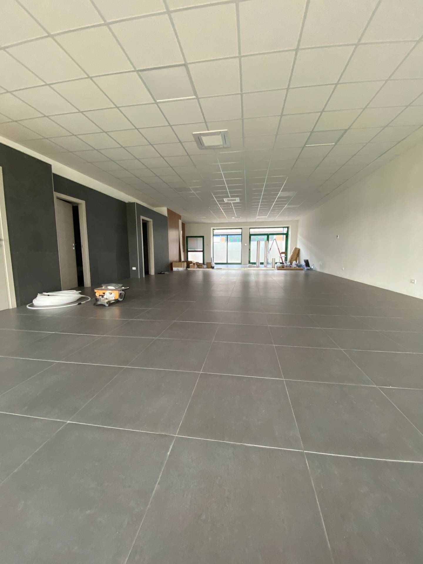 Locale commerciale in affitto a Novara