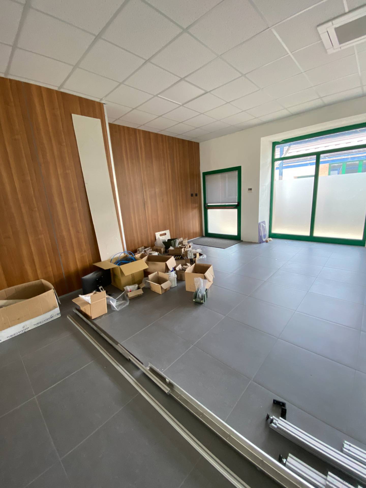 Locale commerciale in affitto a Novara