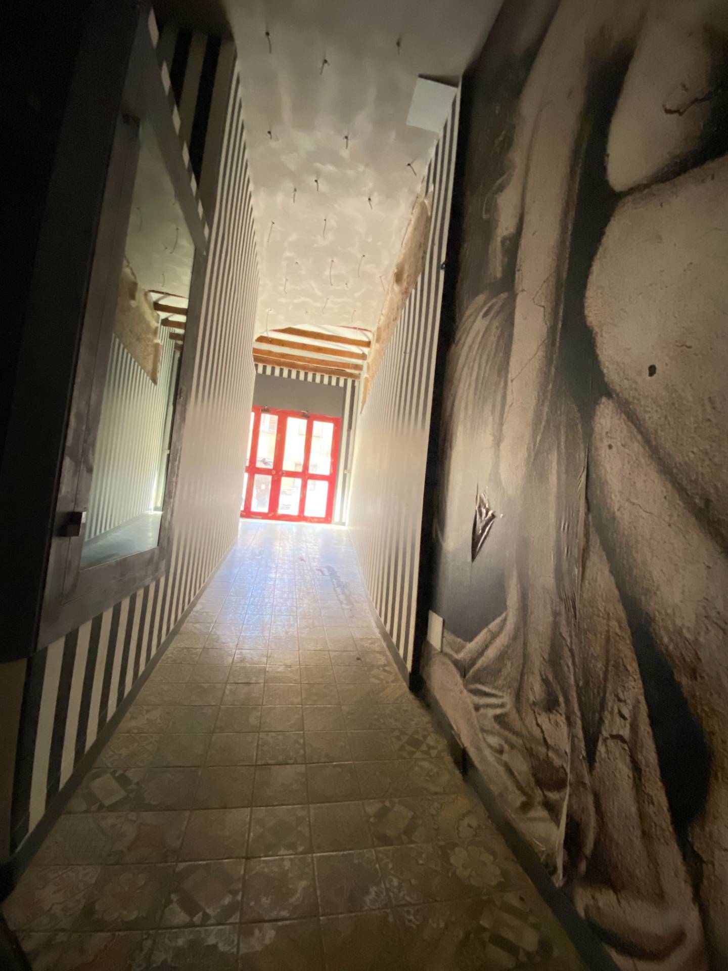 Locale commerciale in affitto a Novara, Centro