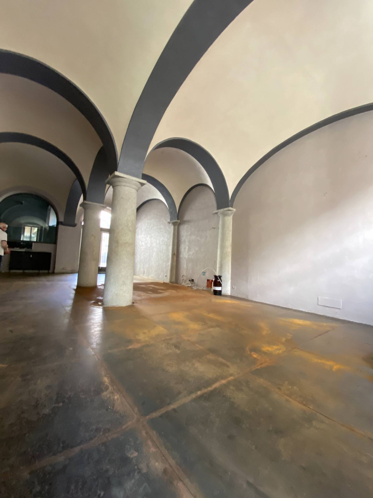 Locale commerciale in affitto a Novara, Centro