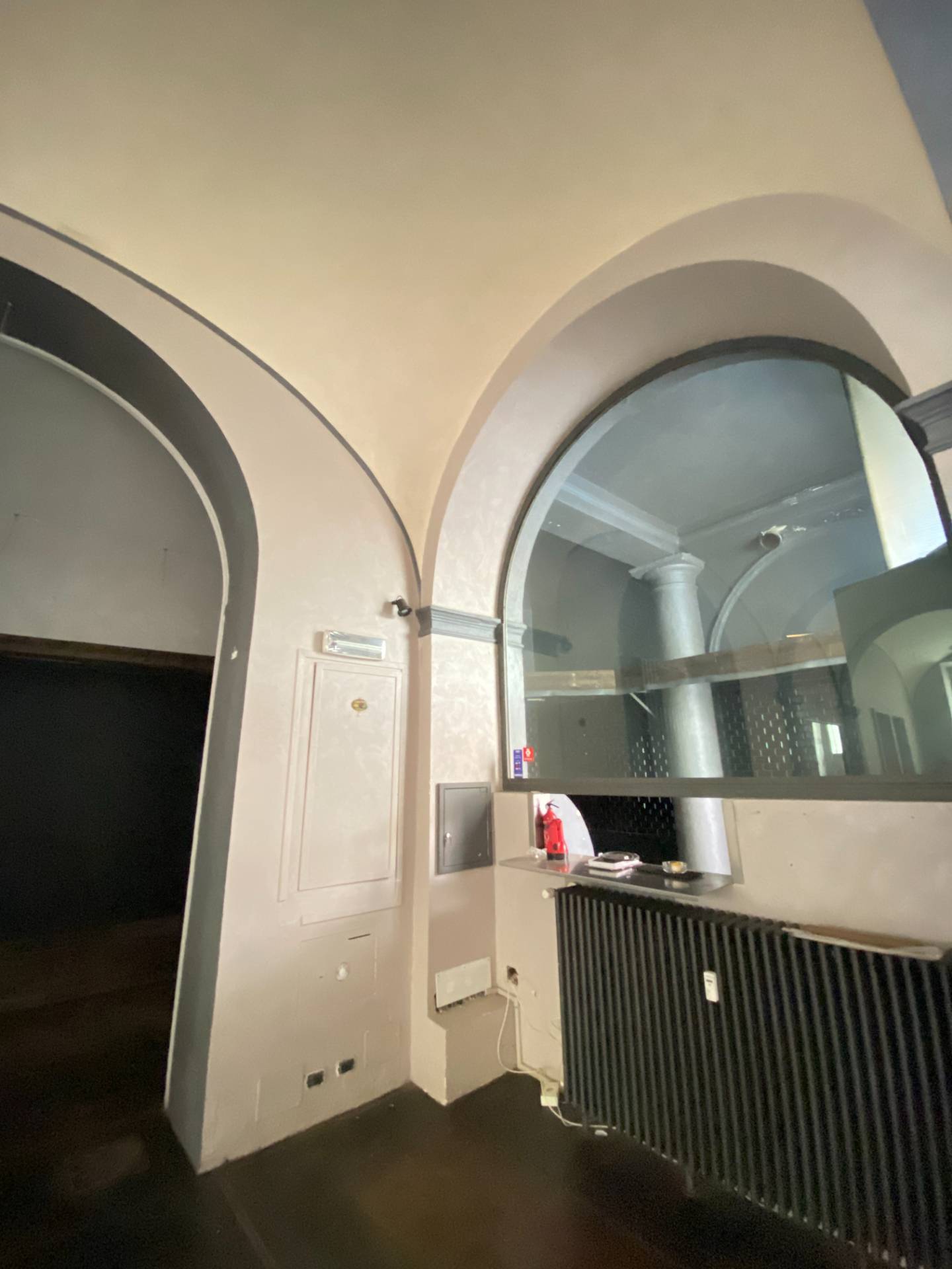 Locale commerciale in affitto a Novara, Centro