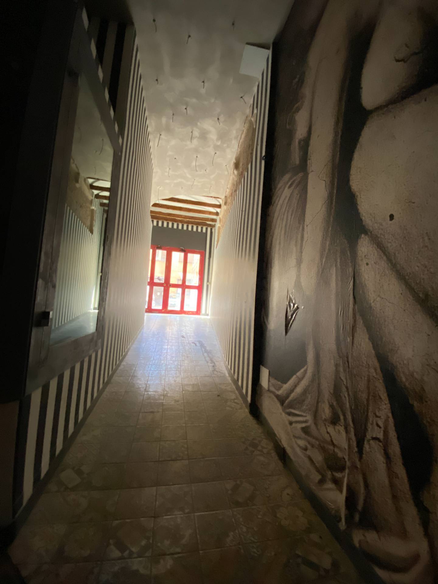 Locale commerciale in affitto a Novara, Centro