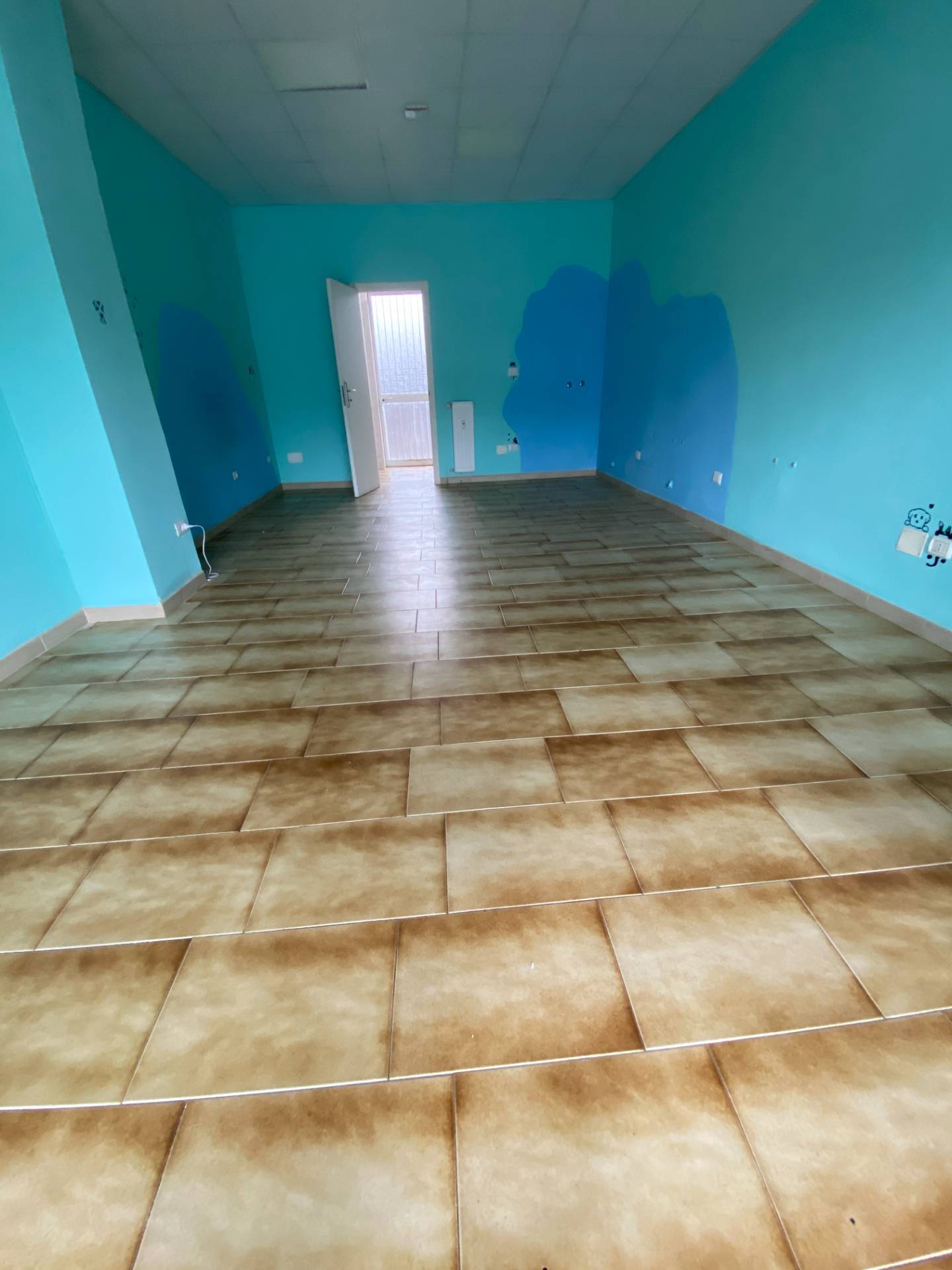 Locale commerciale in affitto a Novara, P. Mortara - S. Paolo