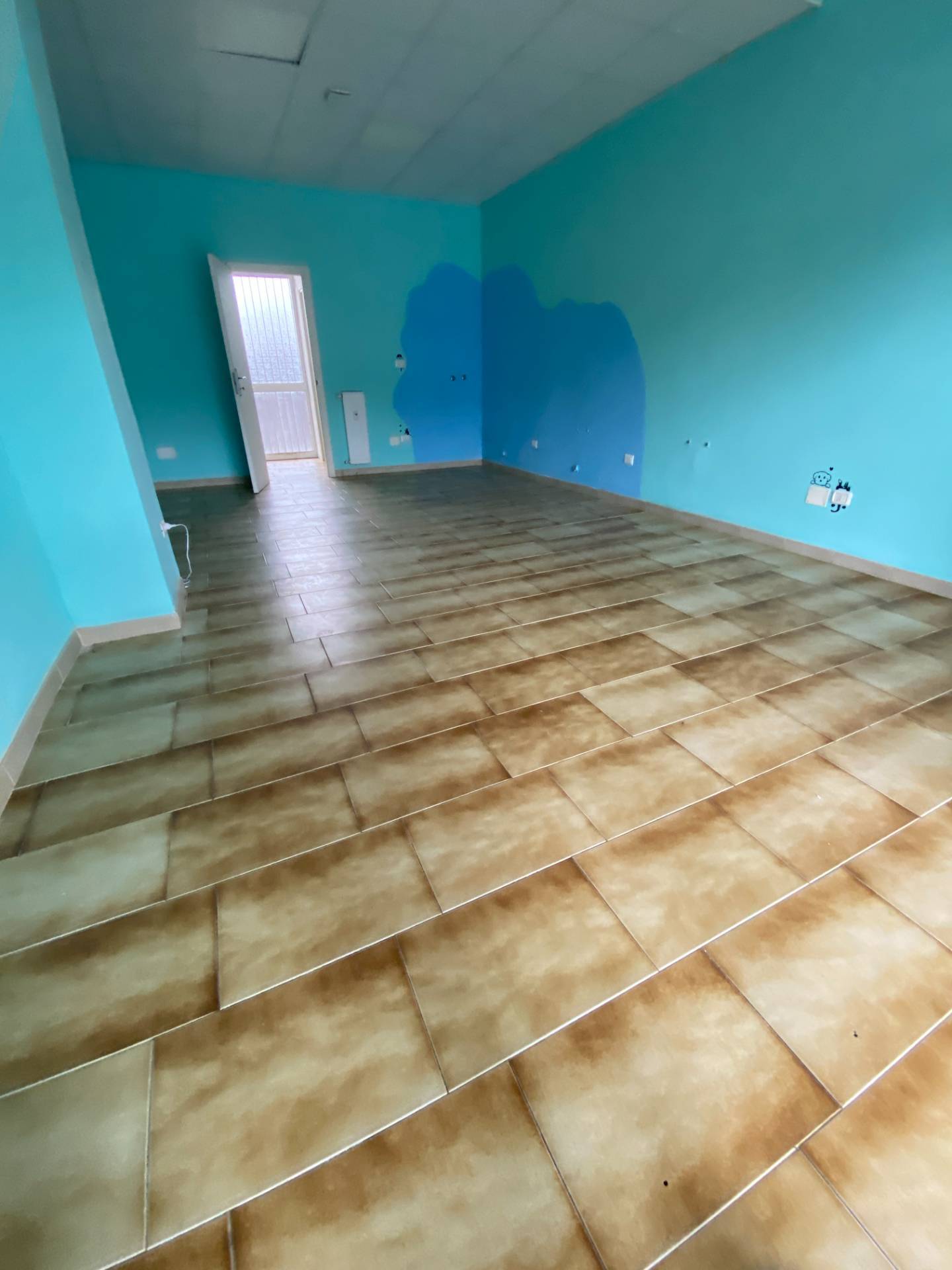 Locale commerciale in affitto a Novara, P. Mortara - S. Paolo