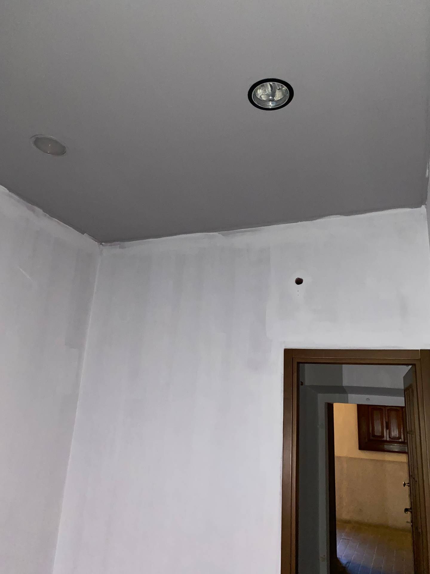 Locale commerciale in affitto a Novara, Centro