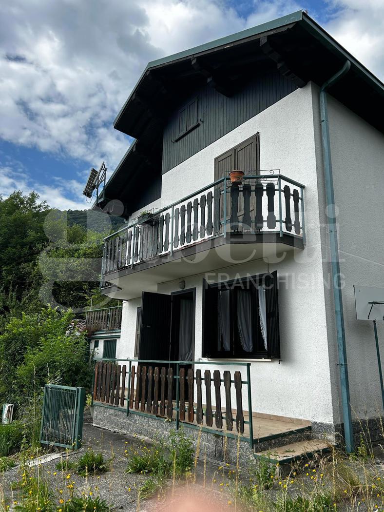 Casa indipendente con giardino a Pasturo