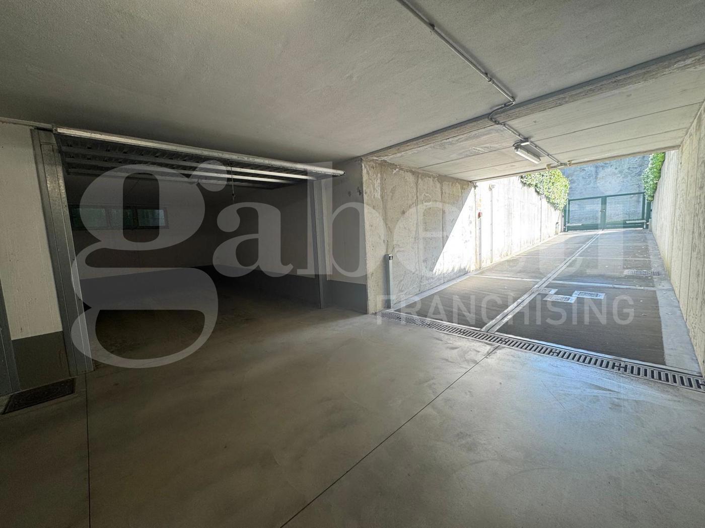 Box/Garage 24mq in vendita a Malgrate