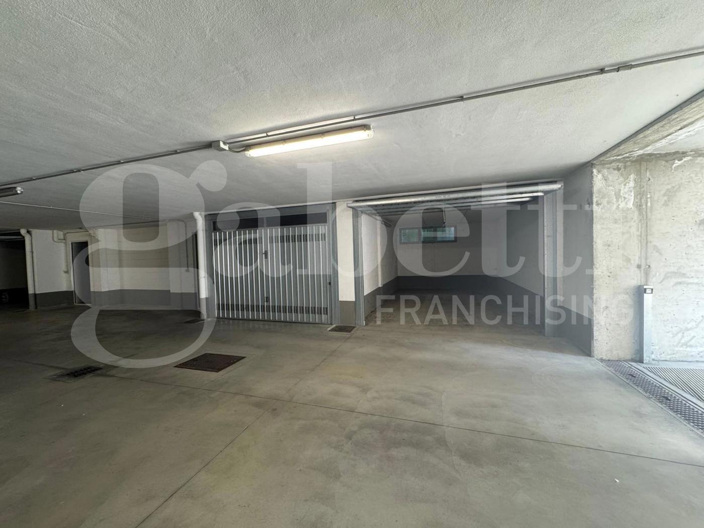 Box/Garage 24mq in vendita a Malgrate