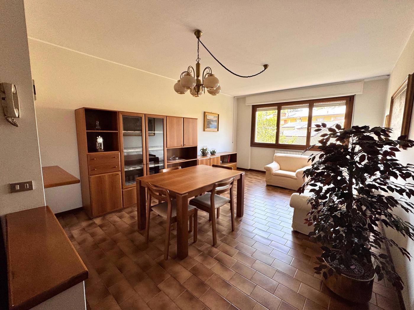 Trilocale arredato in affitto a Lecco