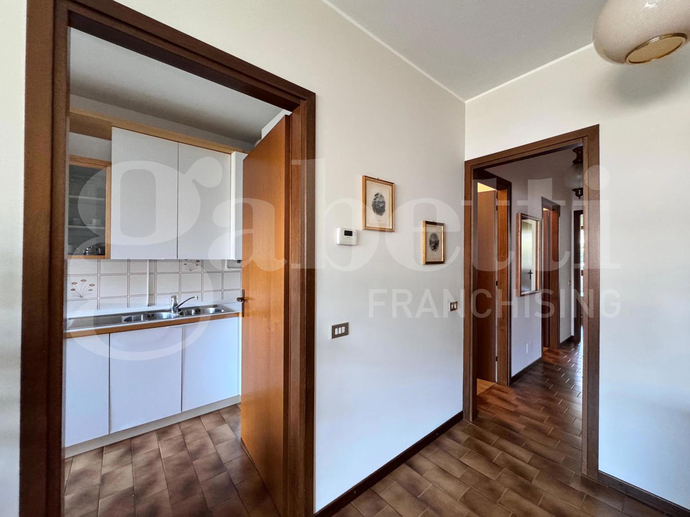 Trilocale arredato in affitto a Lecco