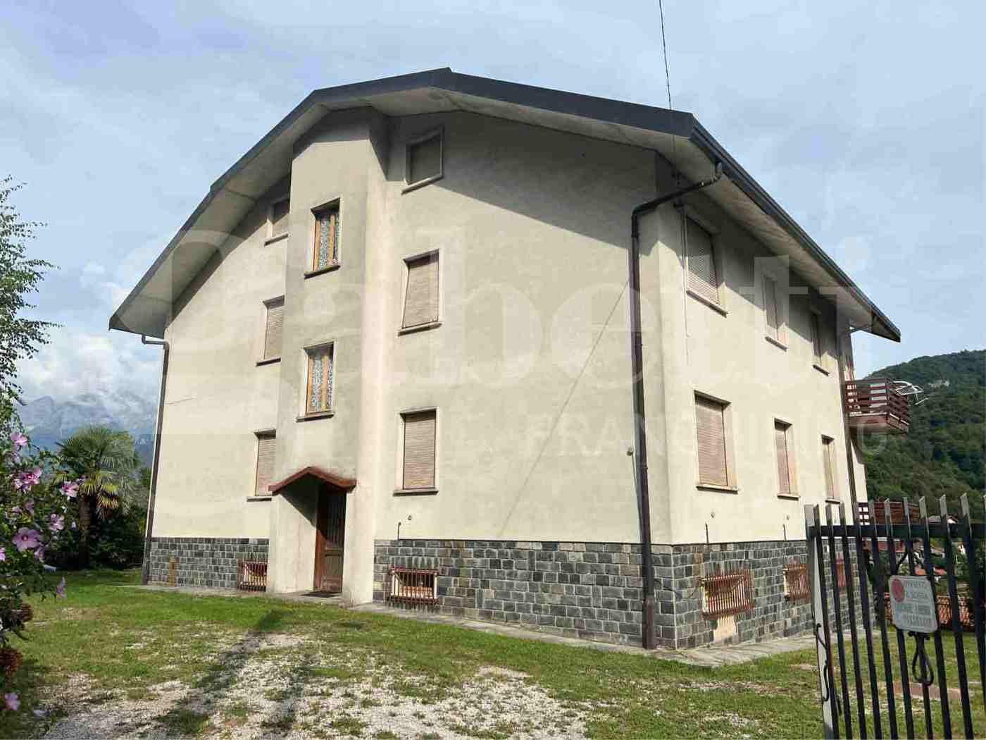 Trilocale da ristrutturare a Valbrona