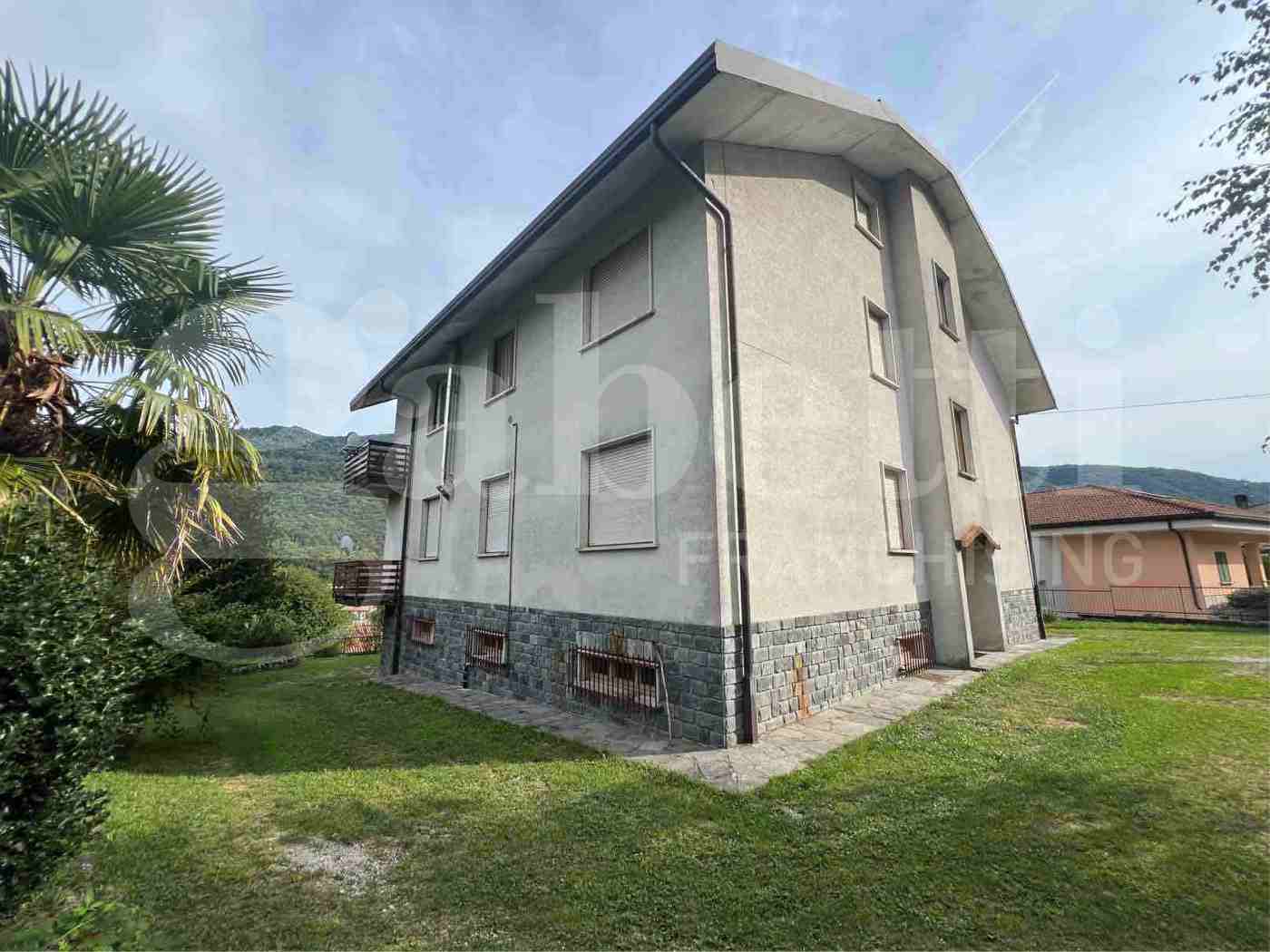 Trilocale da ristrutturare a Valbrona