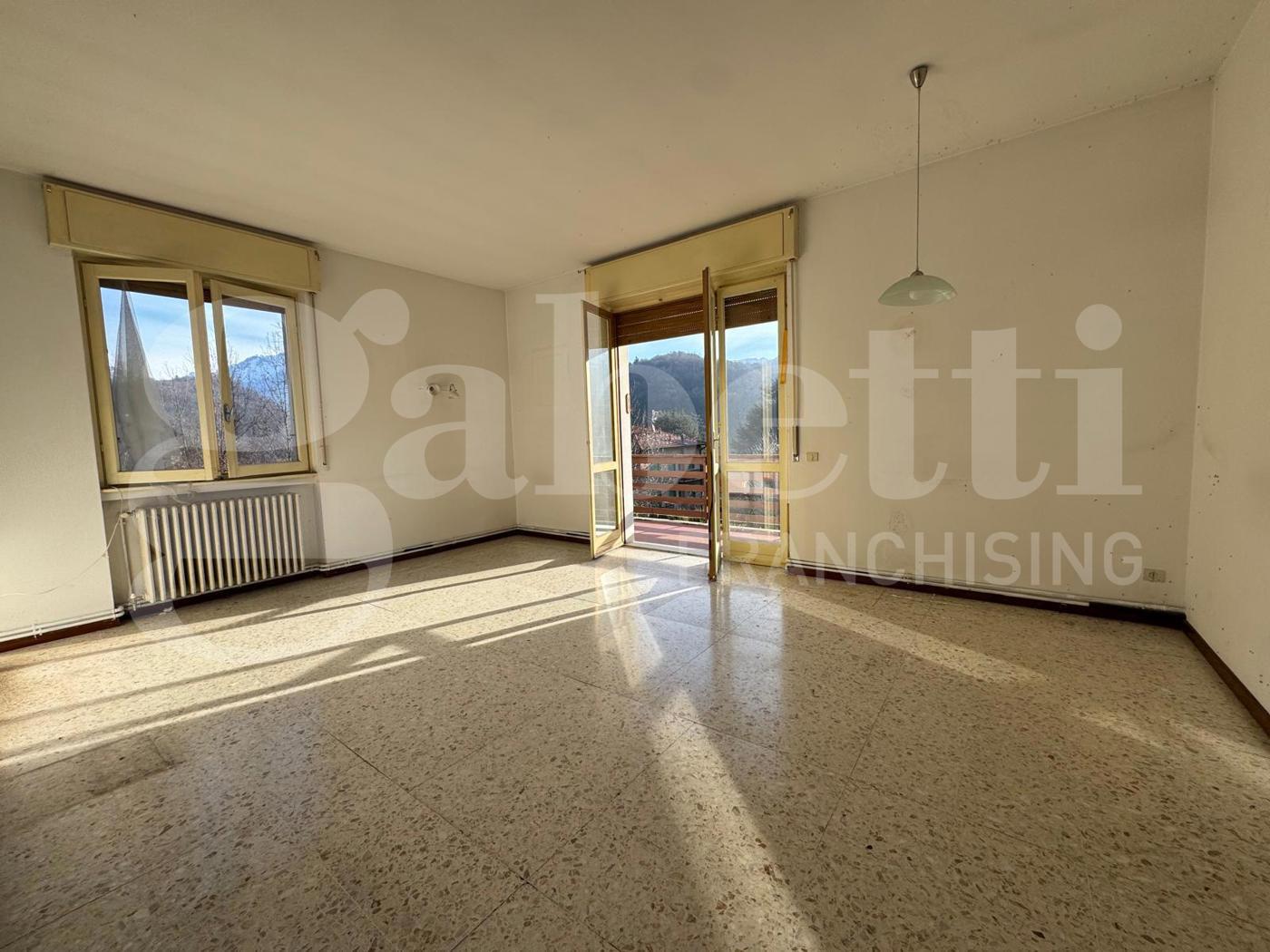 Trilocale da ristrutturare a Valbrona