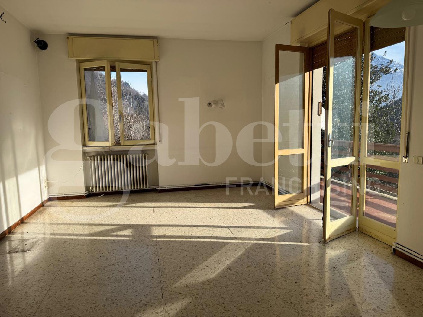 Trilocale da ristrutturare a Valbrona