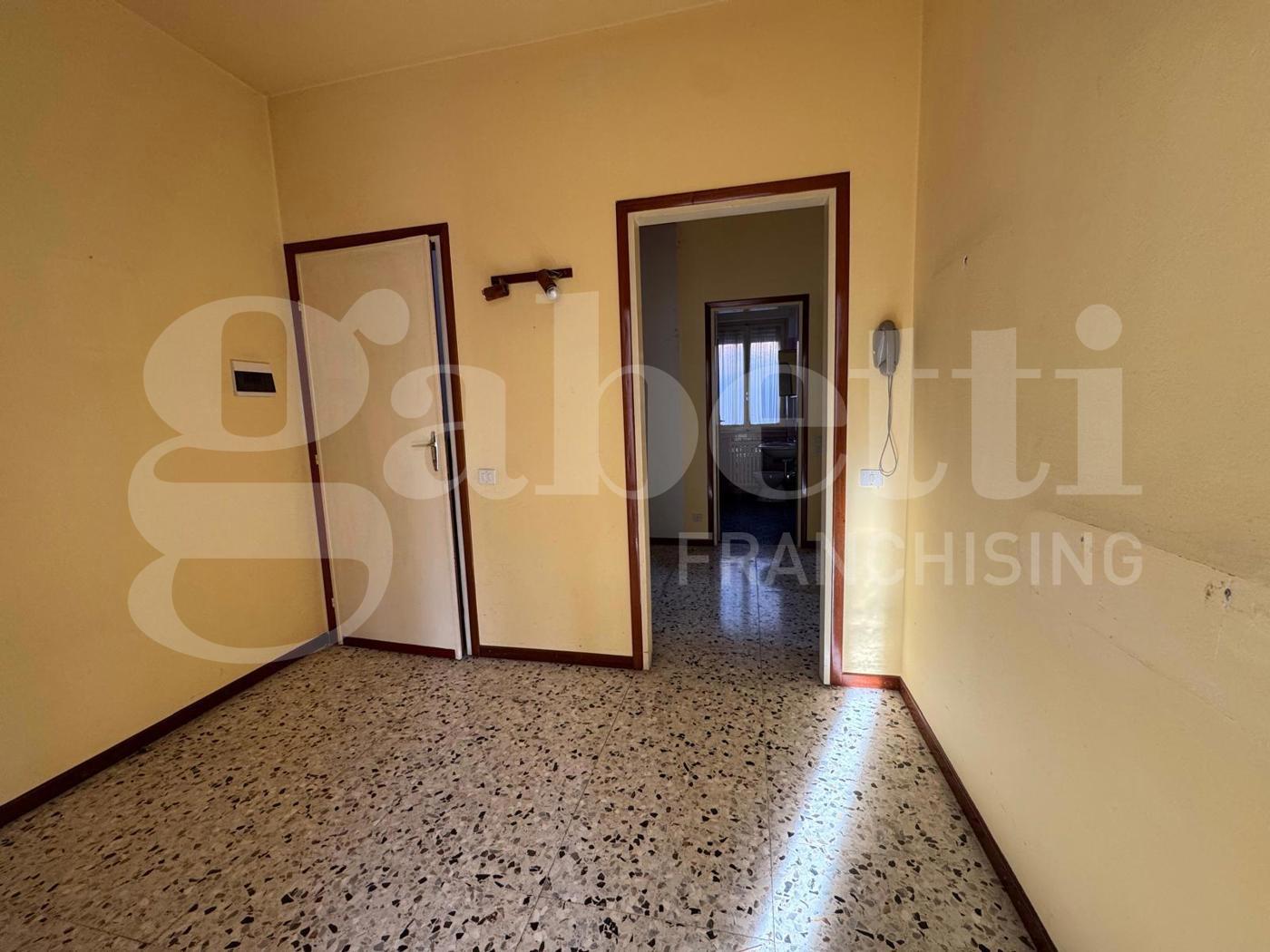 Trilocale da ristrutturare a Valbrona