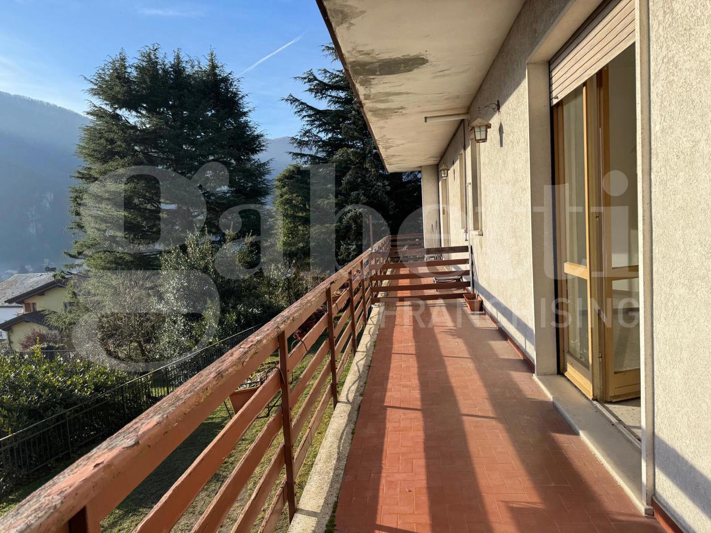 Trilocale da ristrutturare a Valbrona