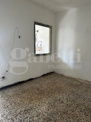 Bilocale da ristrutturare a Lecco