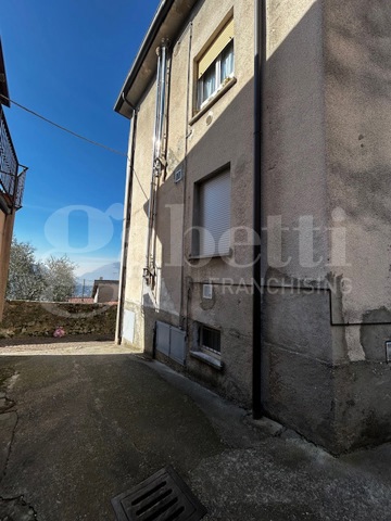 Bilocale da ristrutturare a Lecco