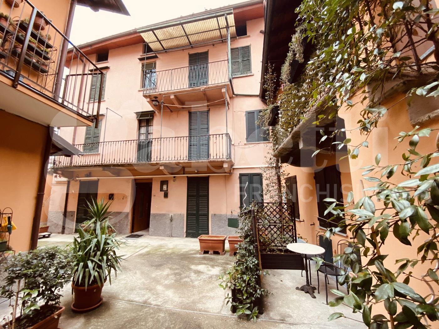 Casa indipendente con giardino a Lecco