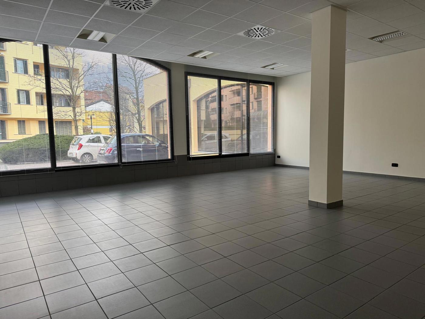 Negozio in affitto a Lecco