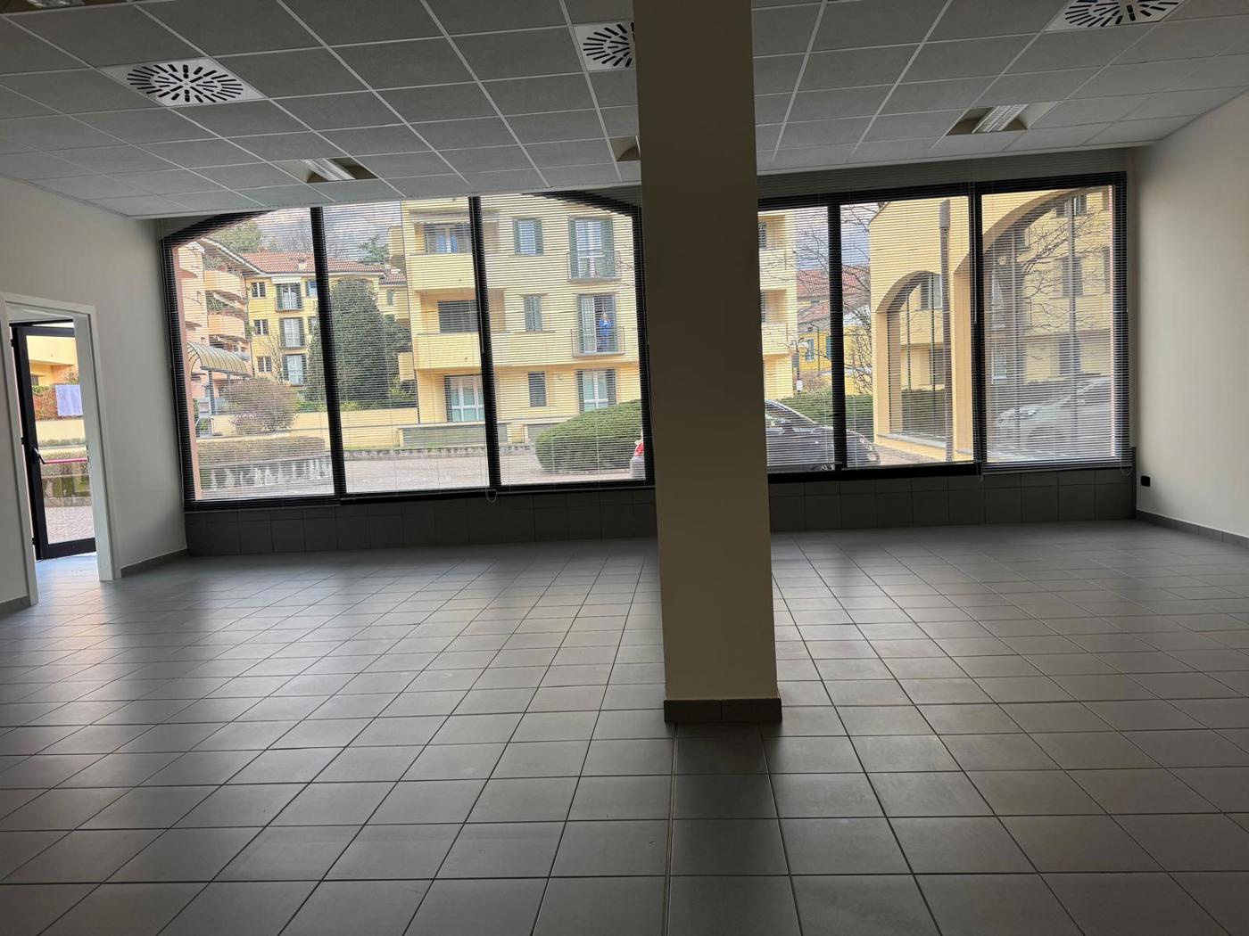 Negozio in affitto a Lecco