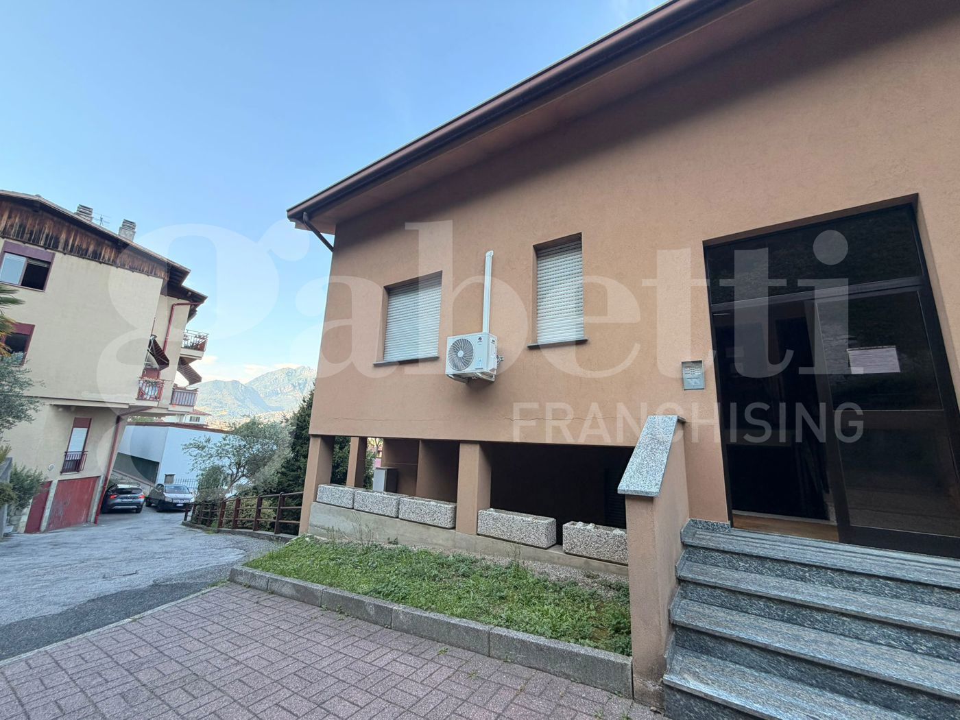 Trilocale in vendita a Pescate