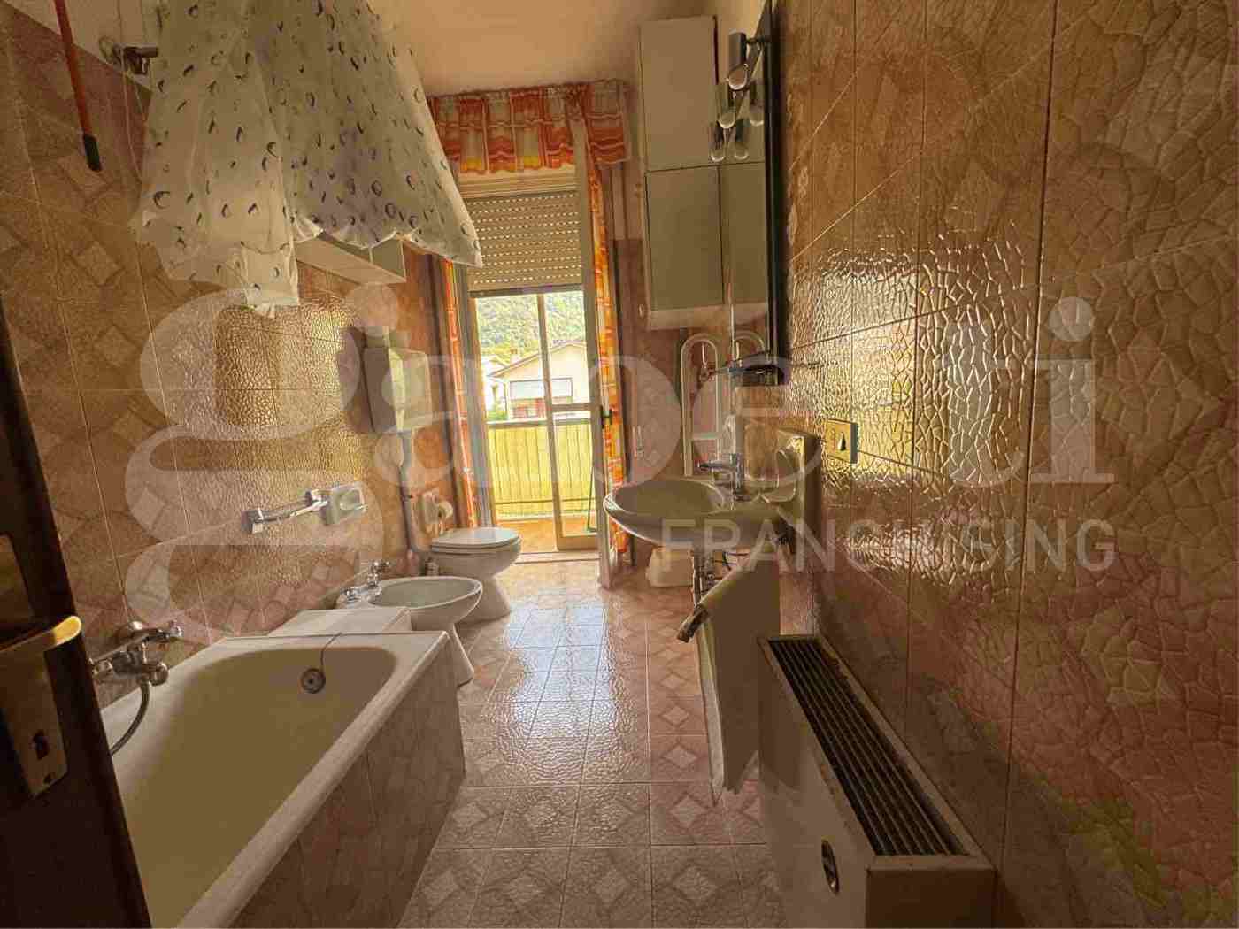 Quadrilocale arredato in affitto a Abbadia Lariana