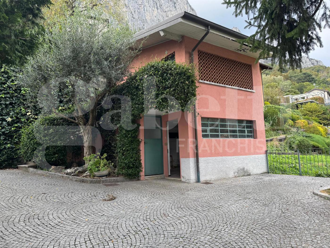 Villa con giardino a Lecco