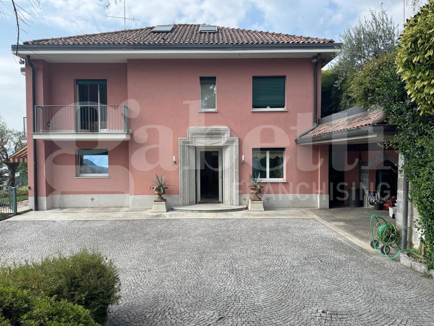 Villa con giardino a Lecco