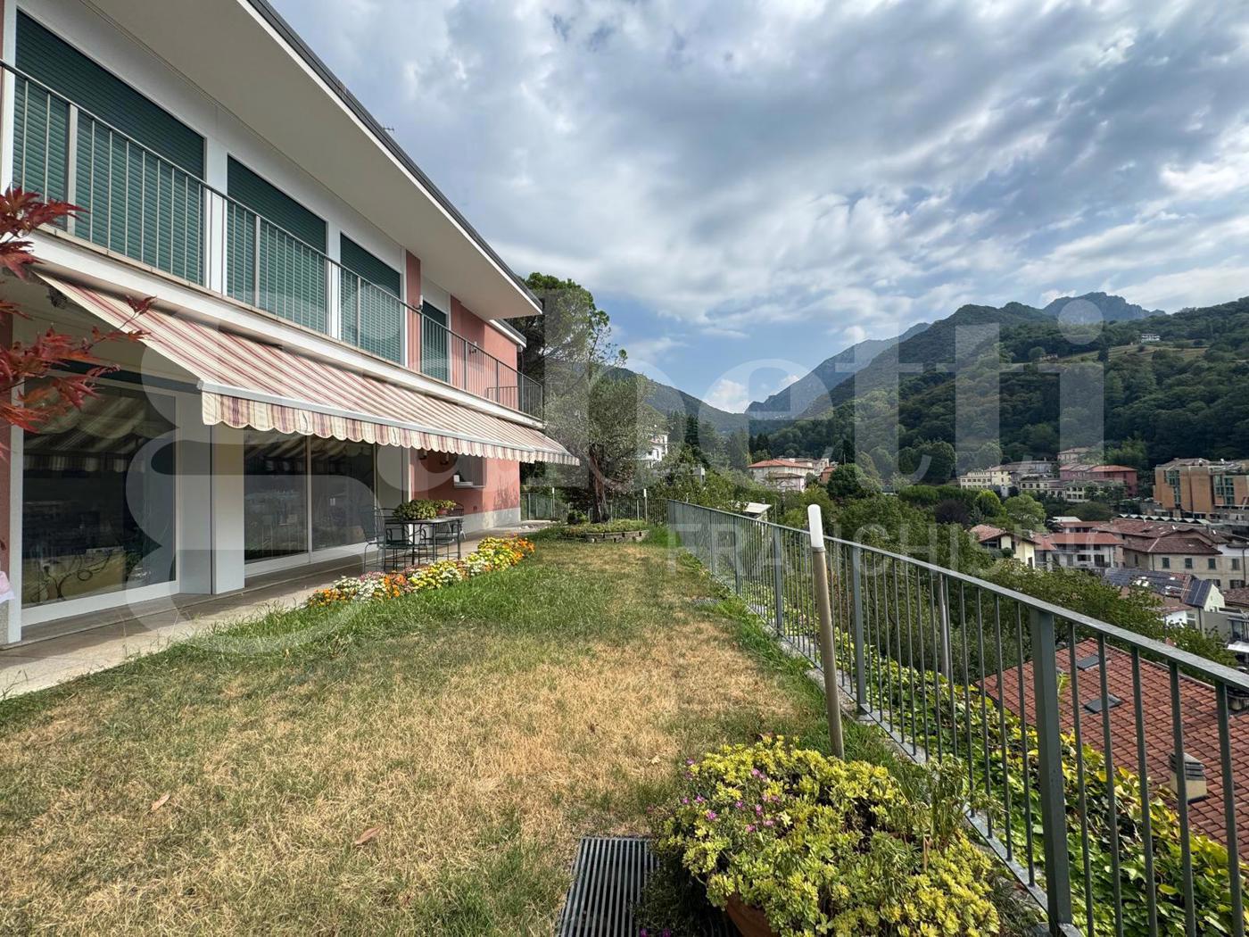 Villa con giardino a Lecco