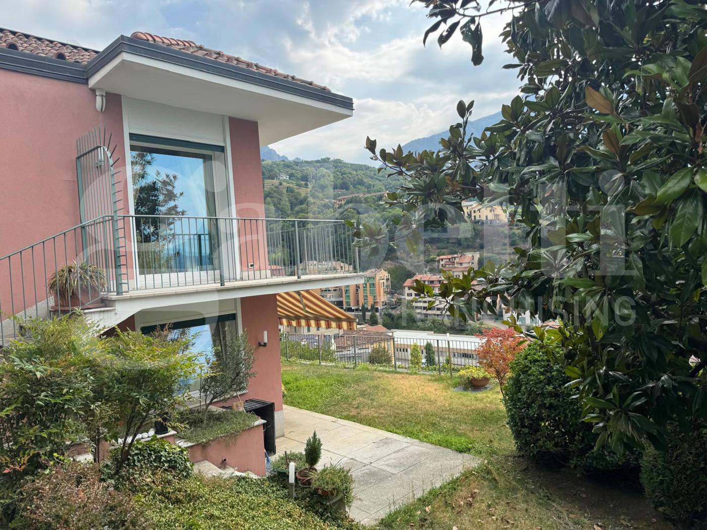 Villa con giardino a Lecco