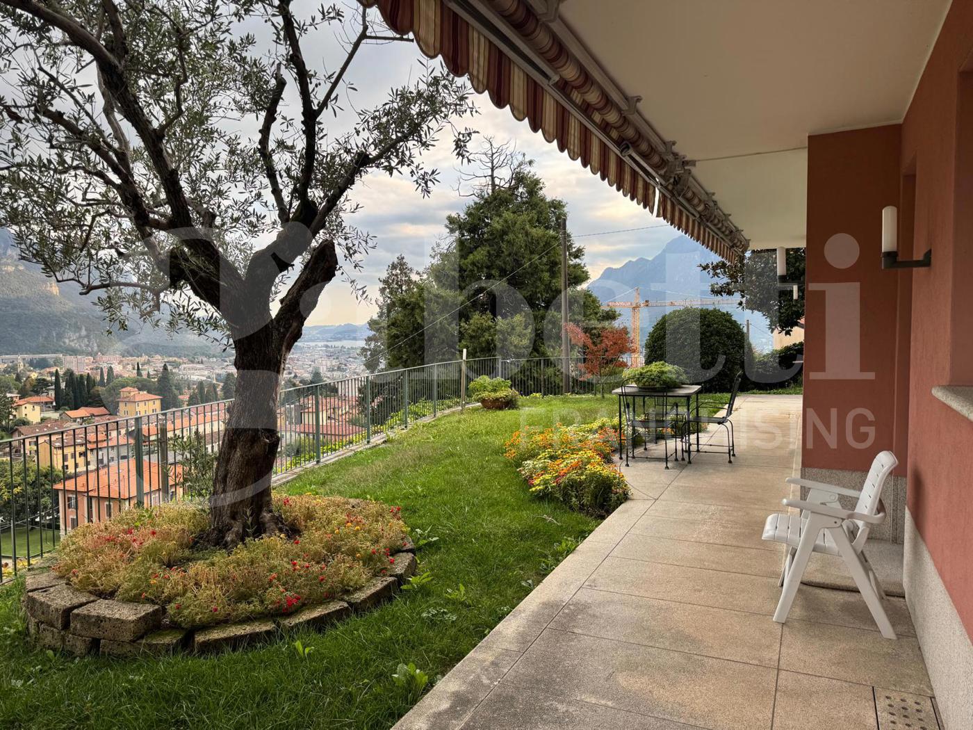 Villa con giardino a Lecco