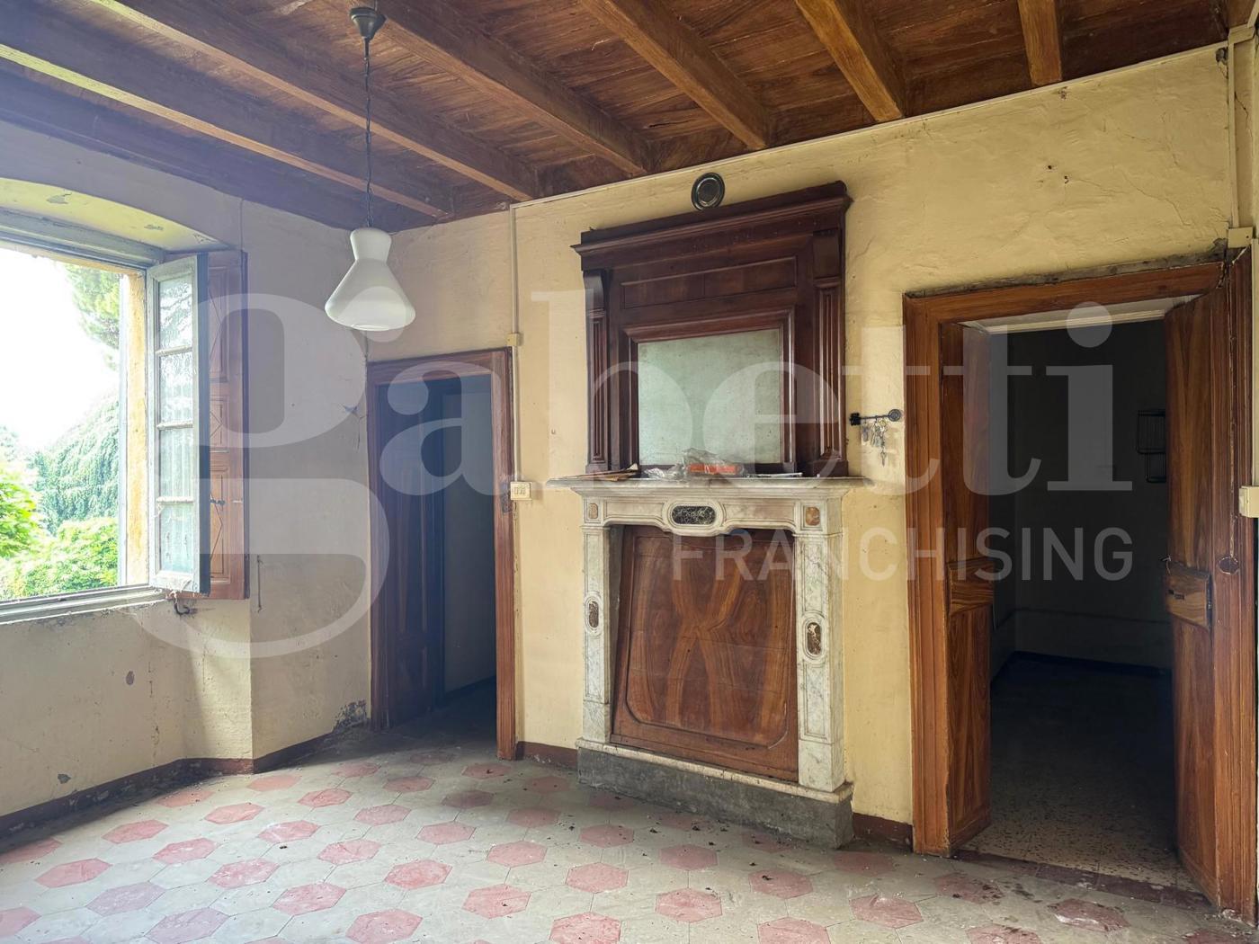 Villa con giardino a Ello