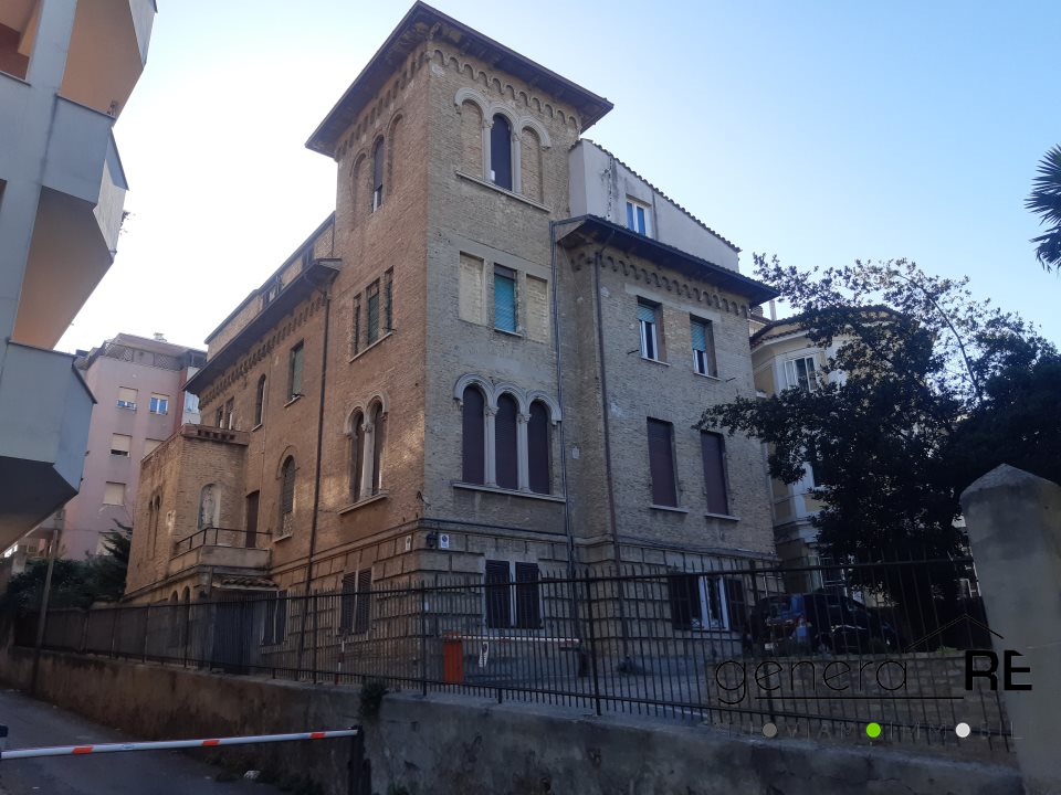 Quadrilocale in vendita a Pescara
