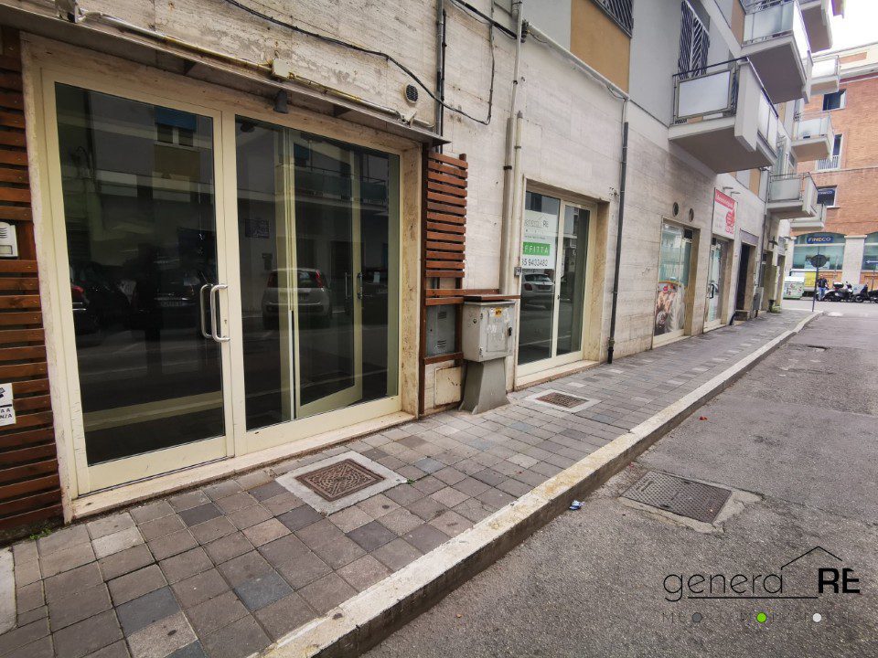 Locale commerciale in affitto a Pescara