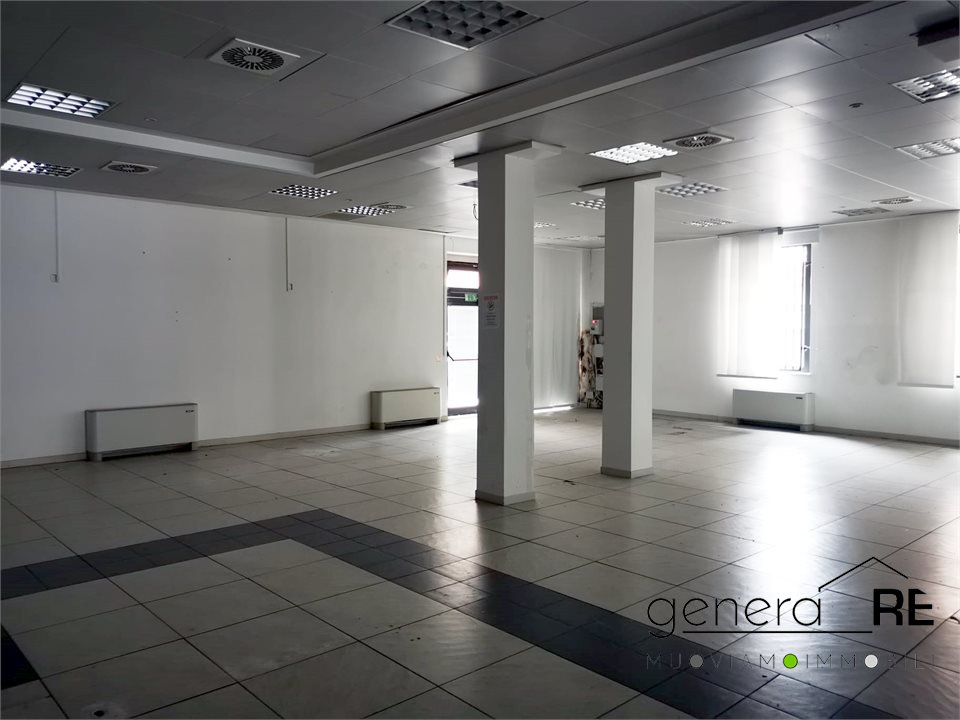 Locale commerciale in affitto a Pescara