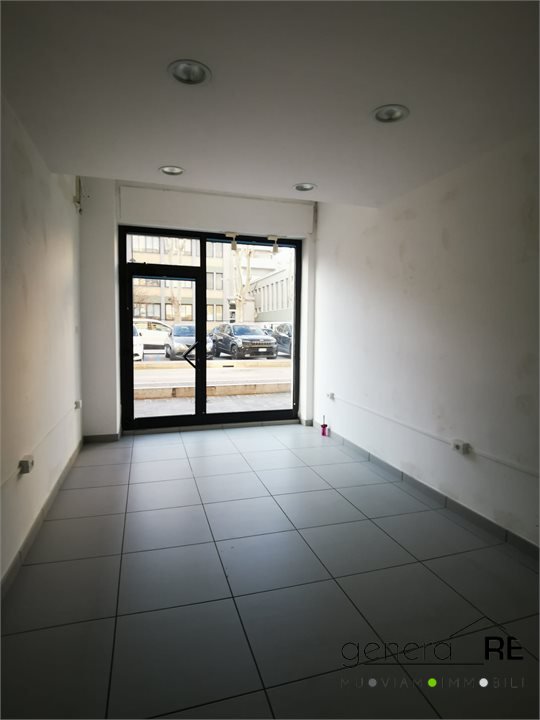 Locale commerciale in vendita a Pescara