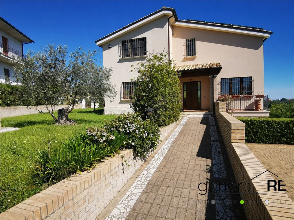 Villa vista mare a Torrevecchia Teatina