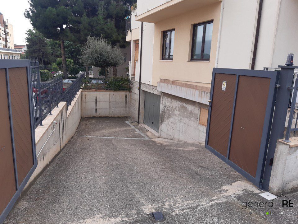 Box/Garage 18mq in vendita a Pescara