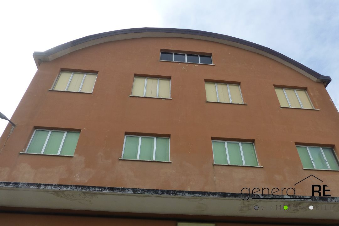Locale commerciale in affitto a Alanno
