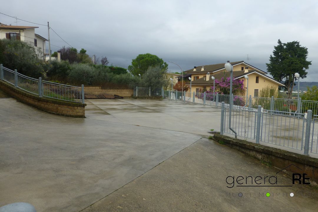 Locale commerciale in affitto a Alanno