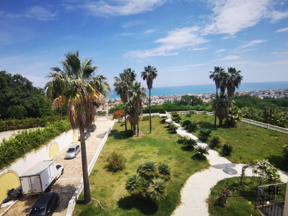 Locale commerciale in vendita a Francavilla al Mare