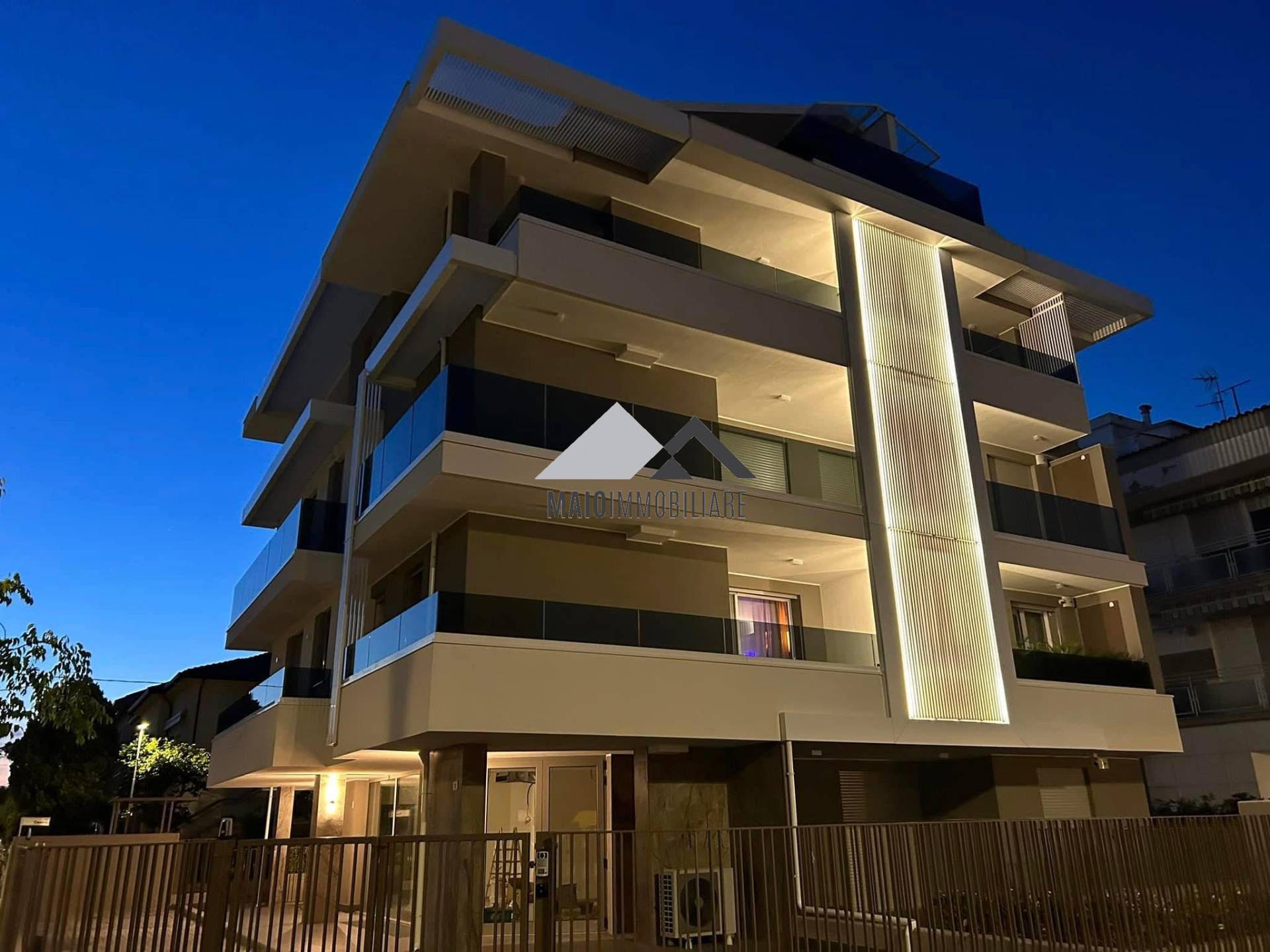 Negozio in vendita a Riccione, PARCO