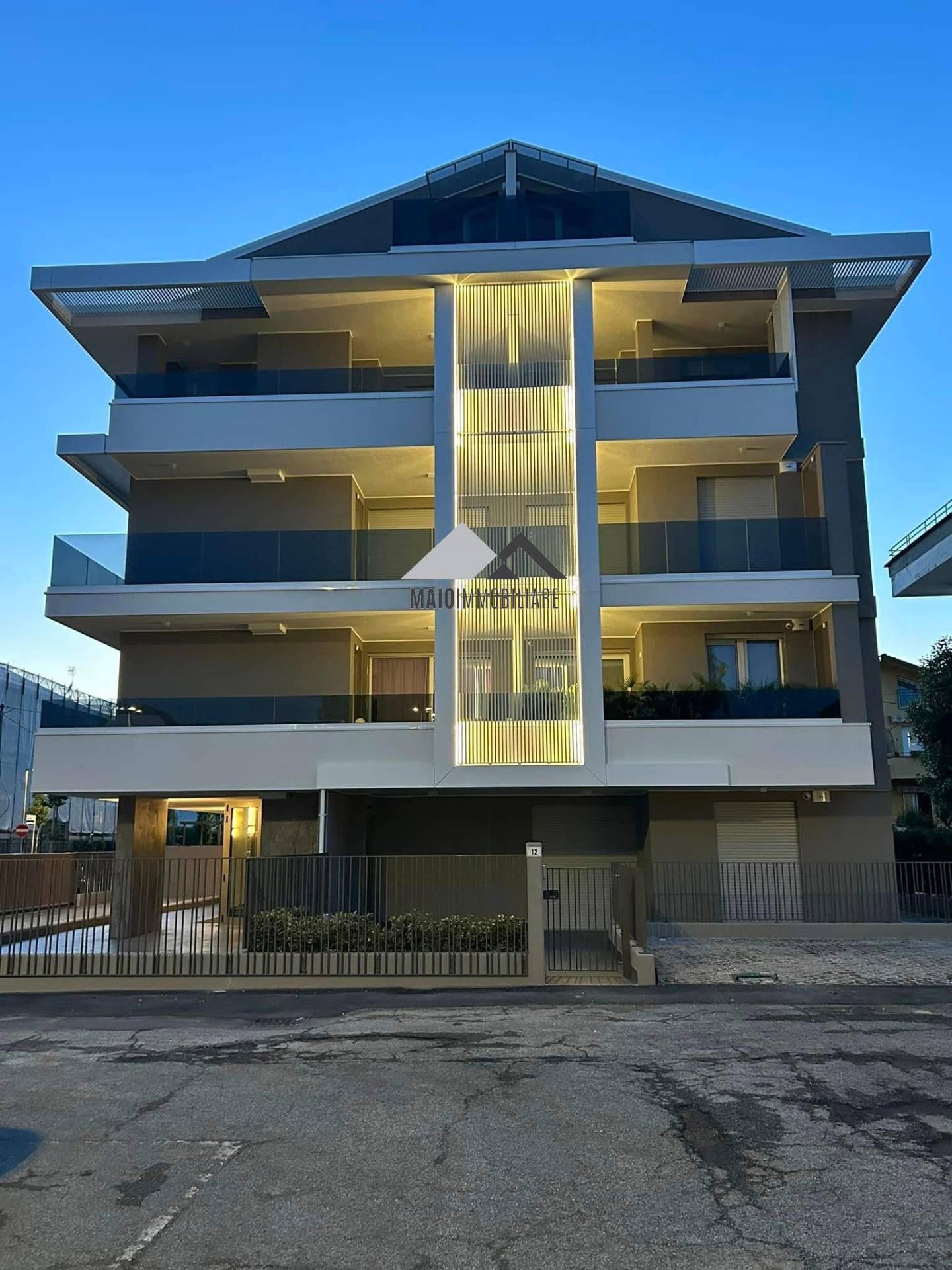 Negozio in vendita a Riccione, PARCO