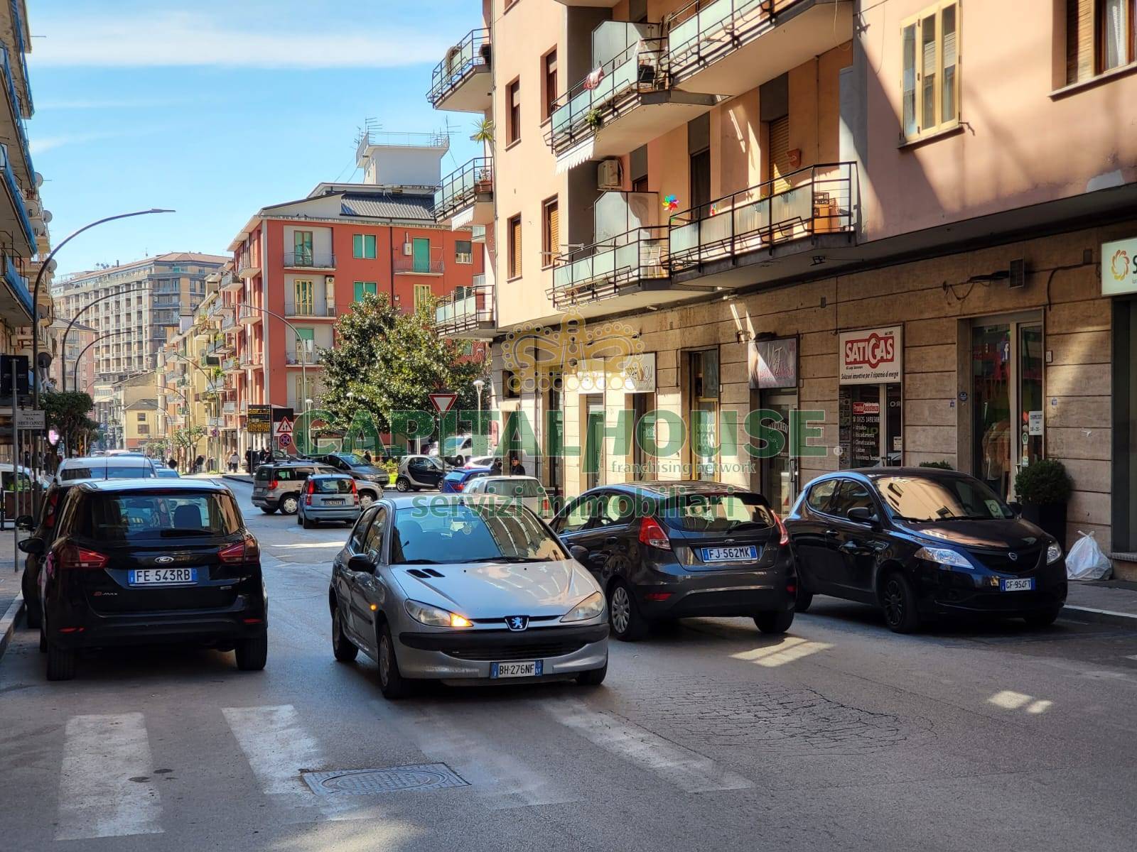 Commerciale in vendita a Avellino, Centro