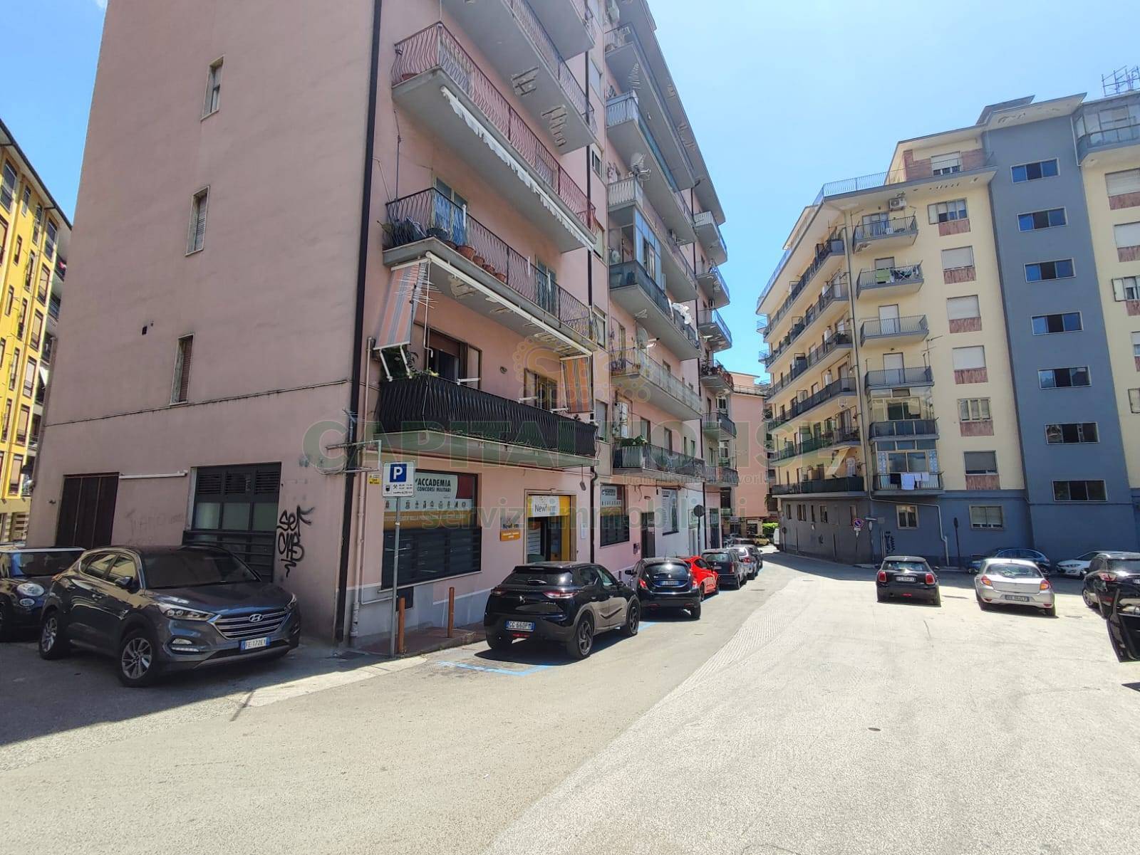 Commerciale in affitto a Avellino, Centro