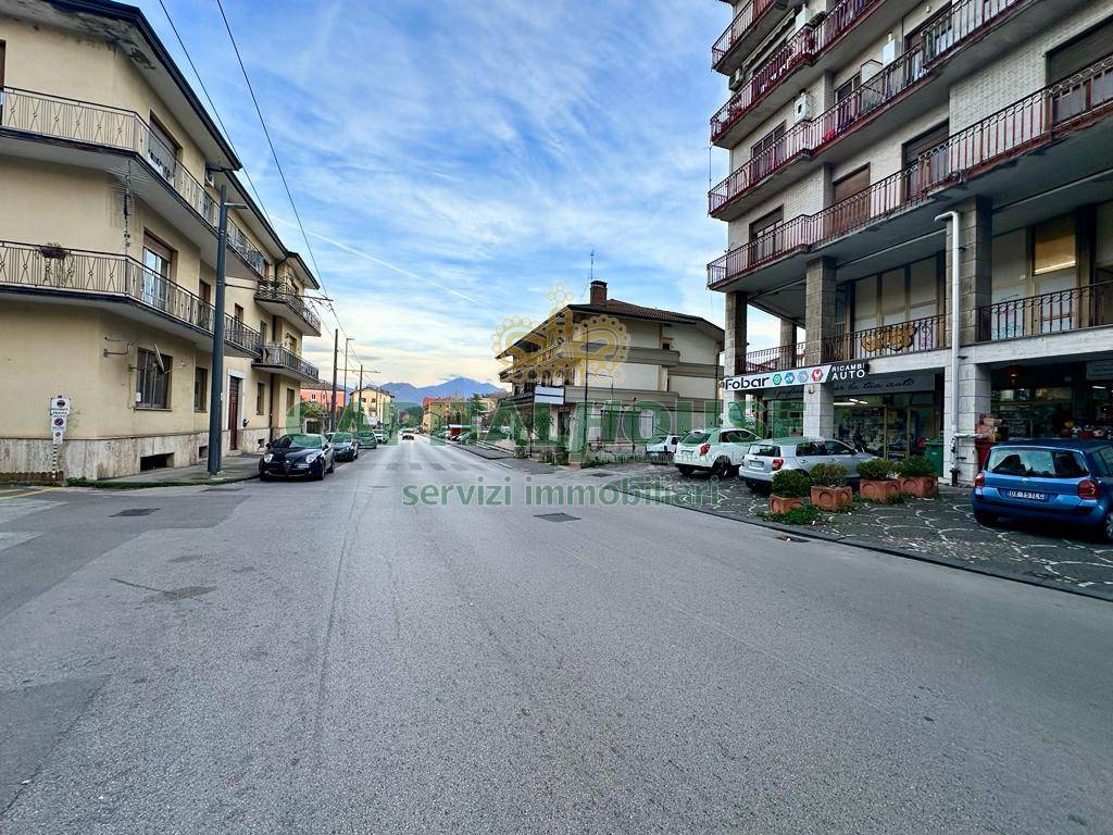 Commerciale in affitto a Avellino, Centro