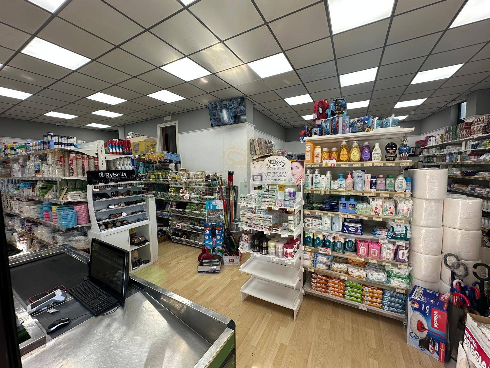 Commerciale in affitto a Avellino, Centro